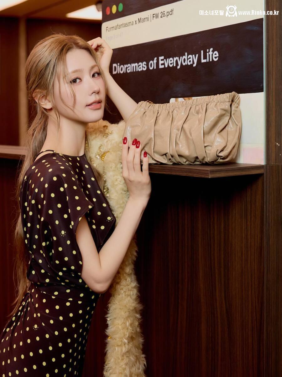 이렇게 보니깐 아이들 미연이 대존예긴 하네 ㄹㅇ 16