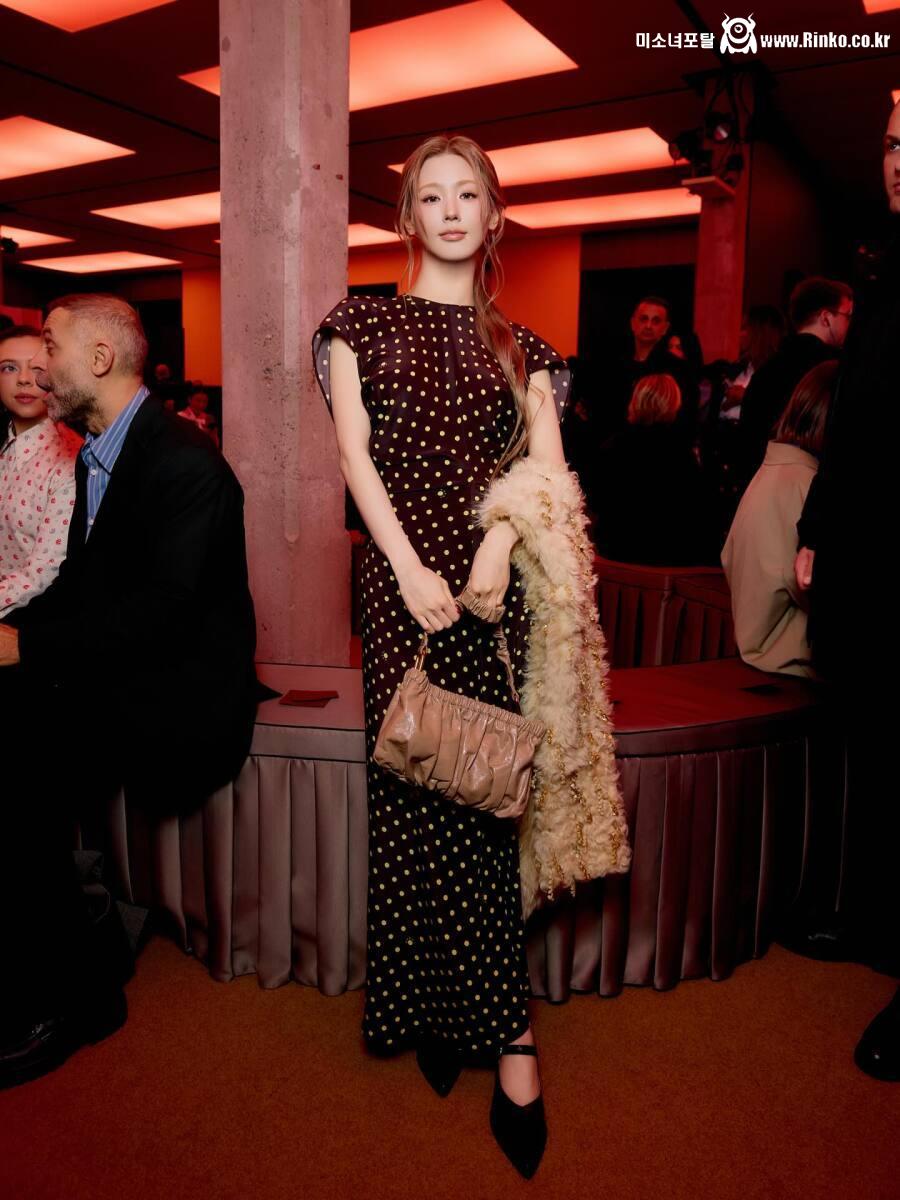 이렇게 보니깐 아이들 미연이 대존예긴 하네 ㄹㅇ 7