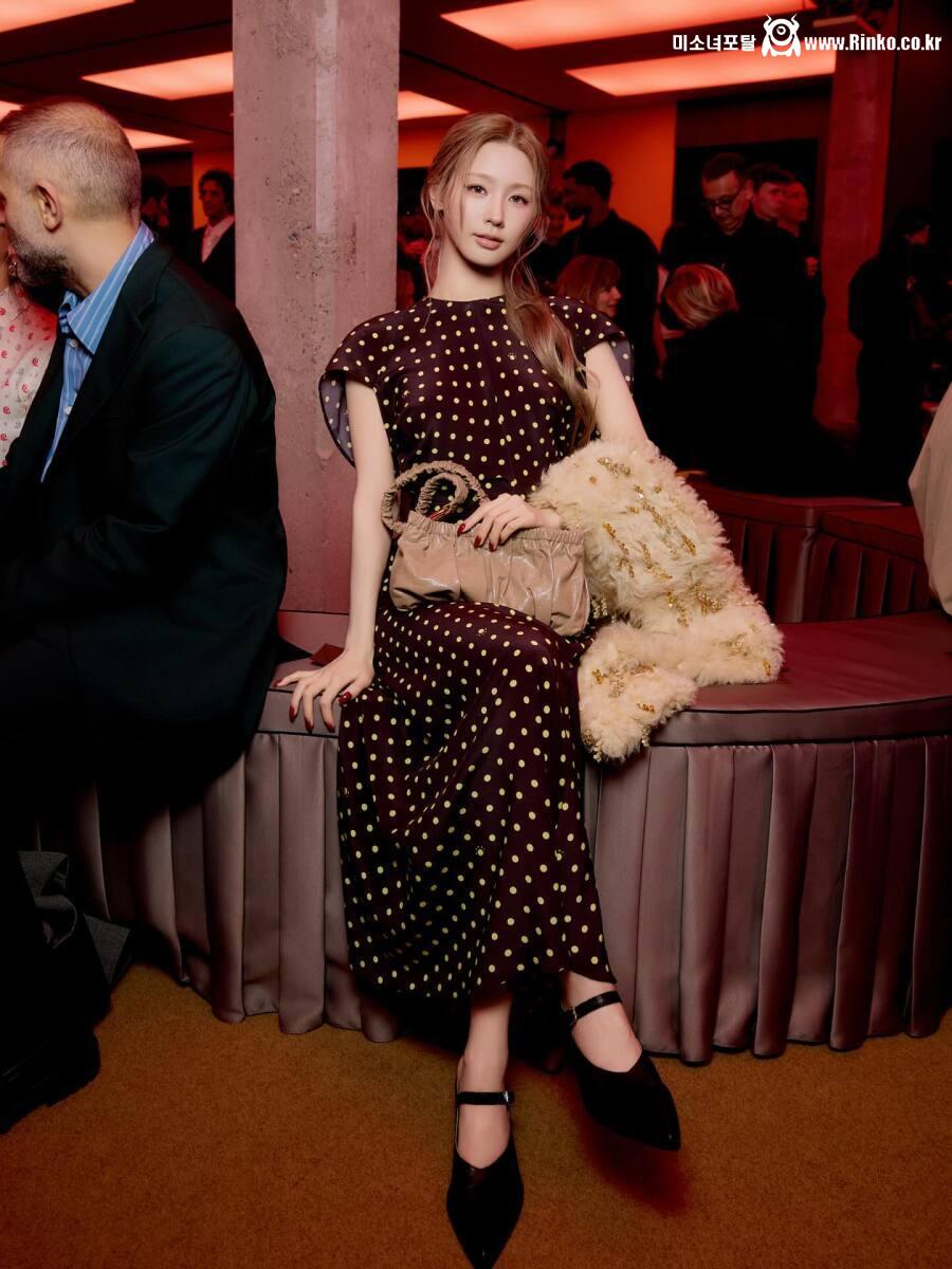 이렇게 보니깐 아이들 미연이 대존예긴 하네 ㄹㅇ 11