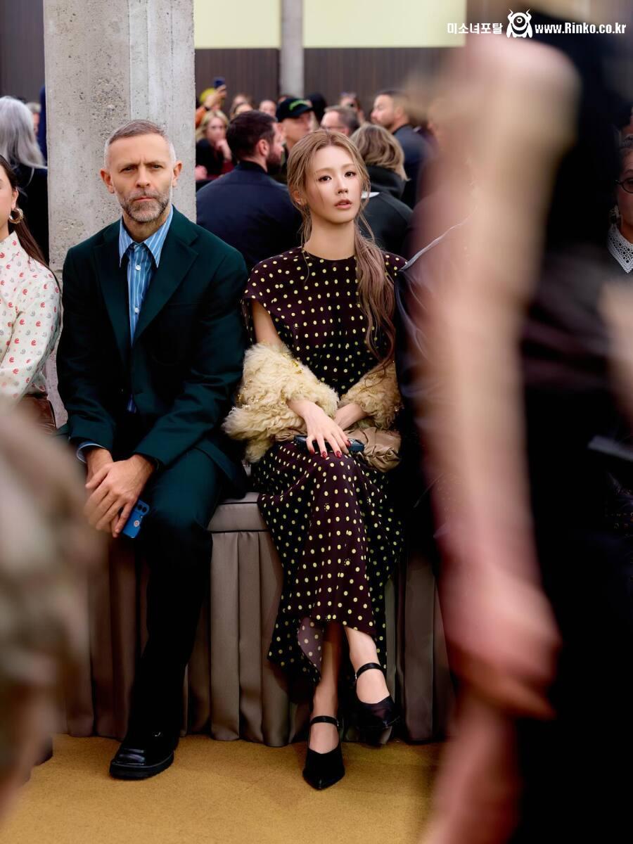 이렇게 보니깐 아이들 미연이 대존예긴 하네 ㄹㅇ 15