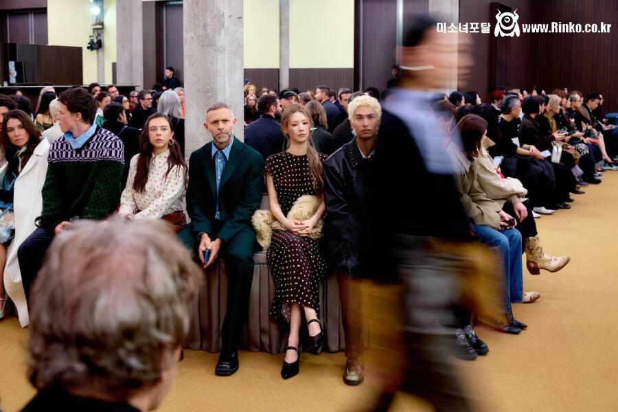 이렇게 보니깐 아이들 미연이 대존예긴 하네 ㄹㅇ 12