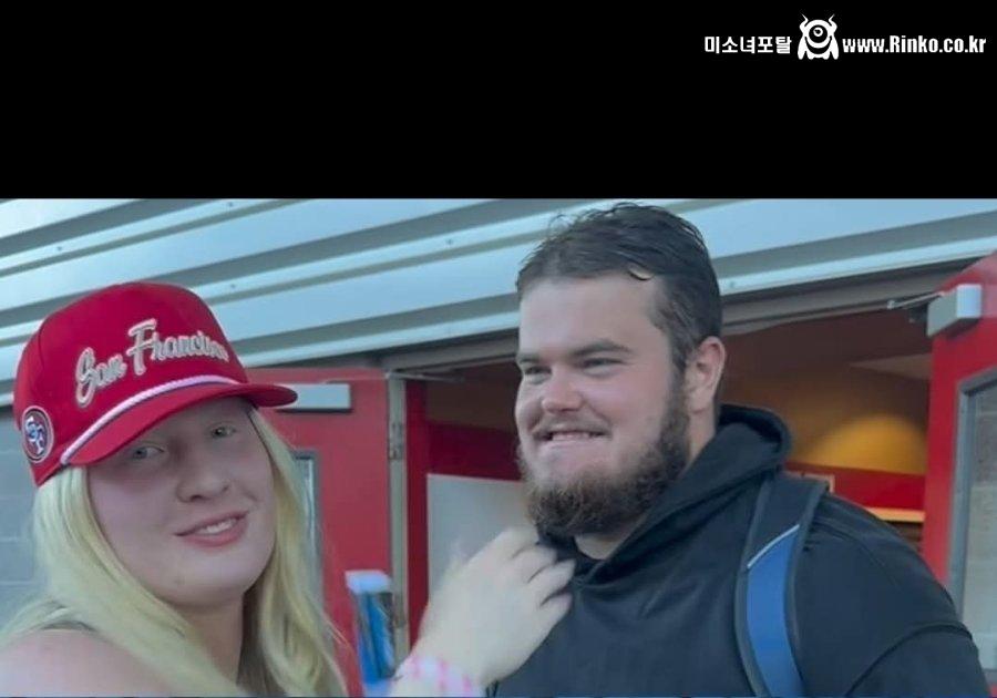 브록 레스너 딸과, 남자친구 모습 1