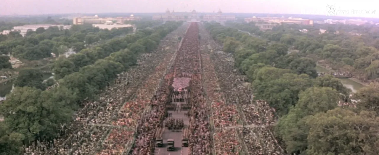 한 장면에 엑스트라 30만이 동원된 영화 1