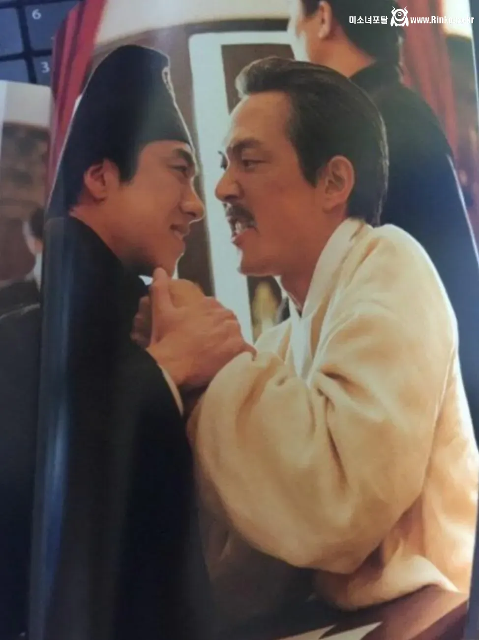 영화 암살에서 너무 사실적이라 삭제되었다는 장면 1