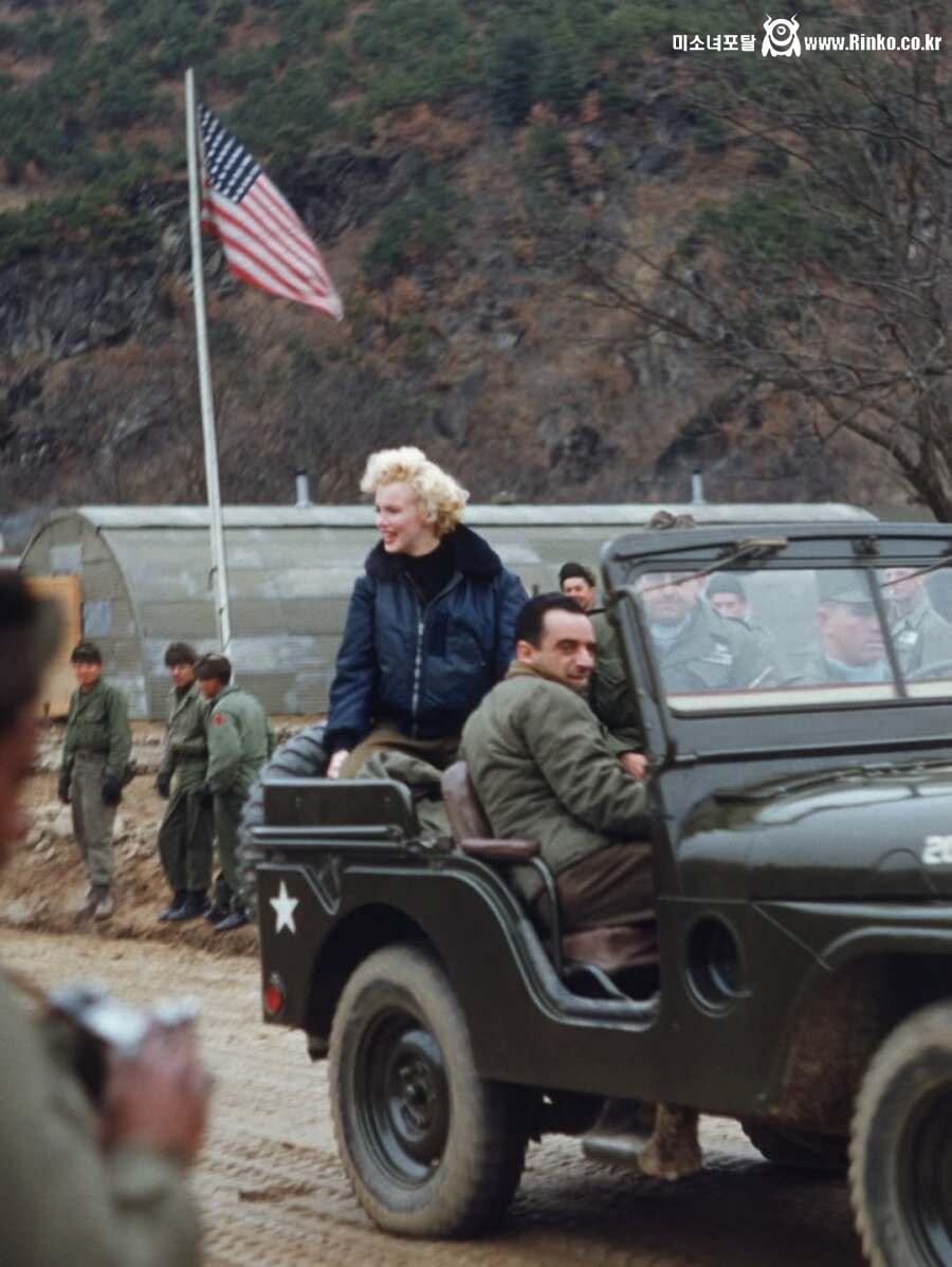 과거 한국을 방문했던 마릴린 먼로 3