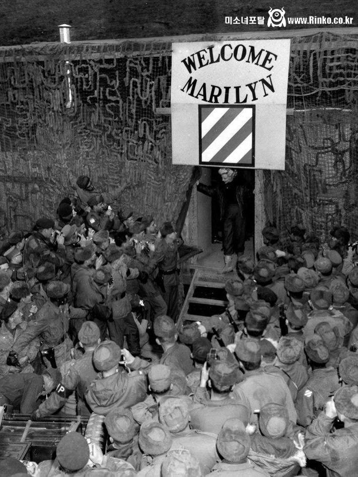 과거 한국을 방문했던 마릴린 먼로 9