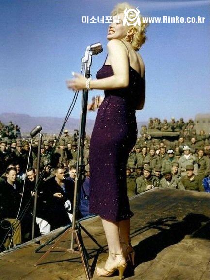 과거 한국을 방문했던 마릴린 먼로 8