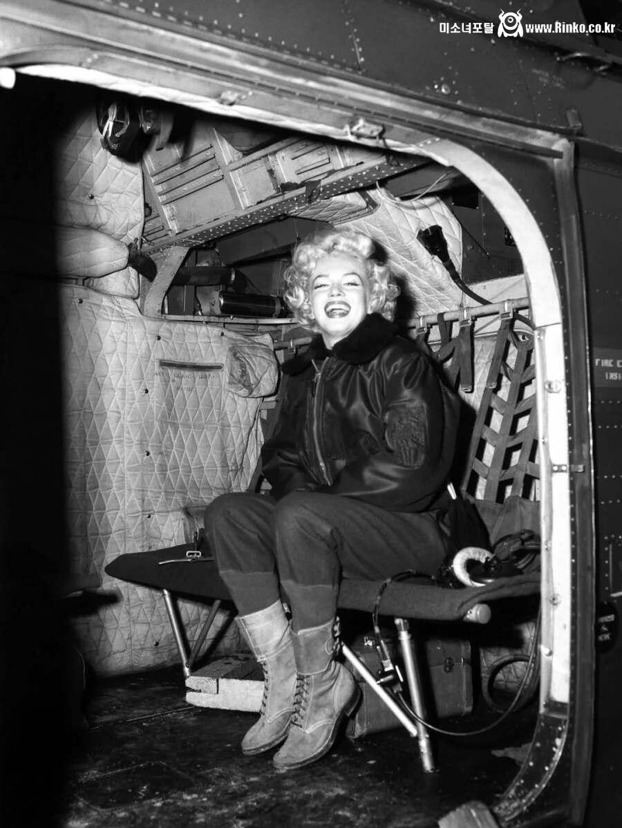 과거 한국을 방문했던 마릴린 먼로 5