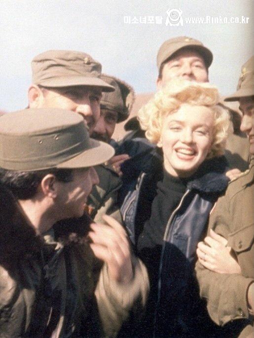 과거 한국을 방문했던 마릴린 먼로 4