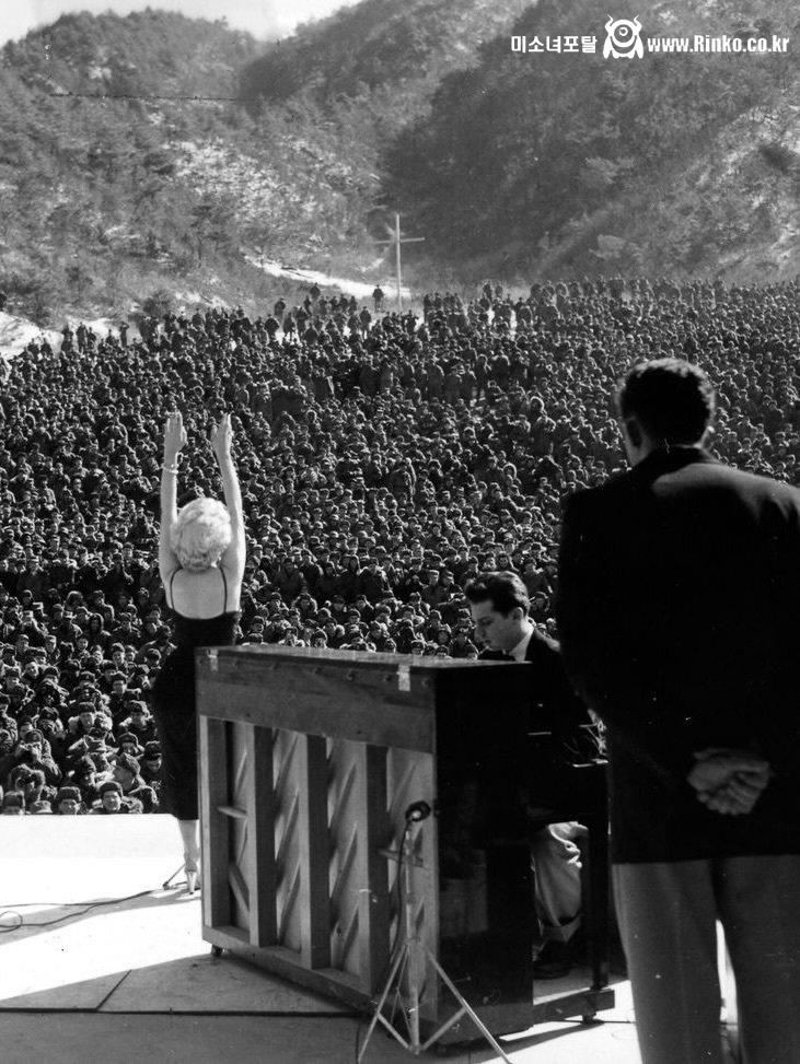 과거 한국을 방문했던 마릴린 먼로 14