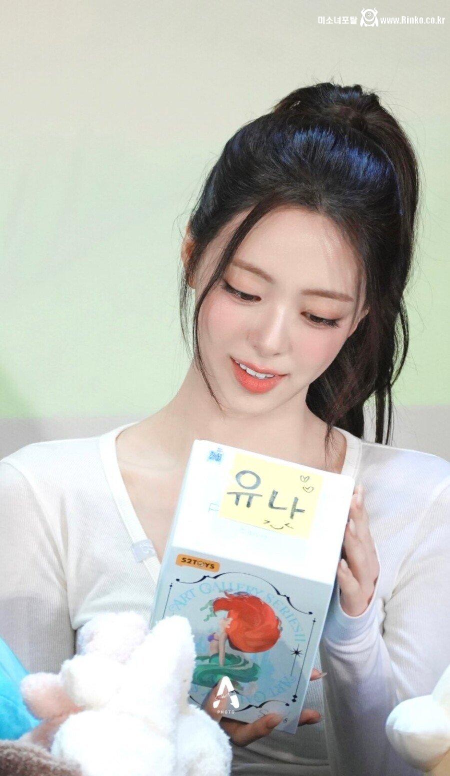 ITZY 유나의 어깨라인 3