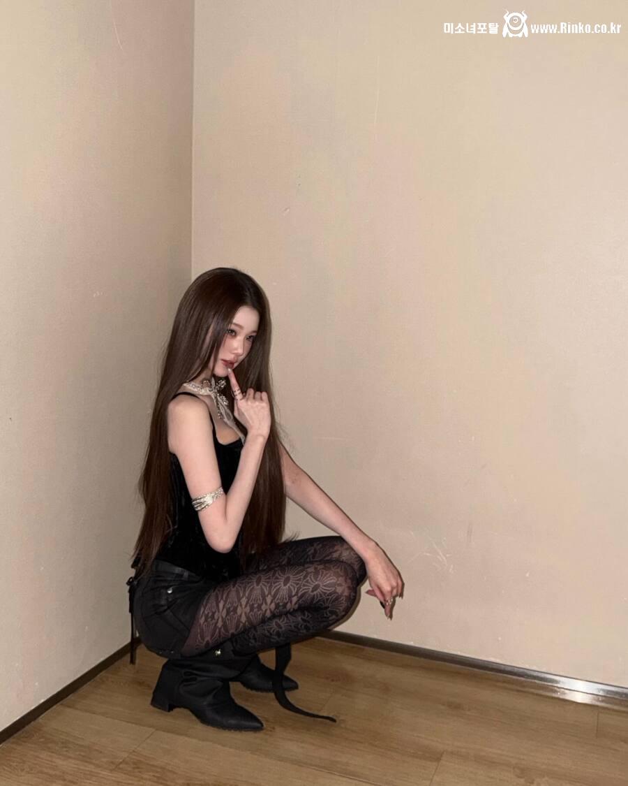 오늘도 미친 미모를 보여주는 여자아이돌 17