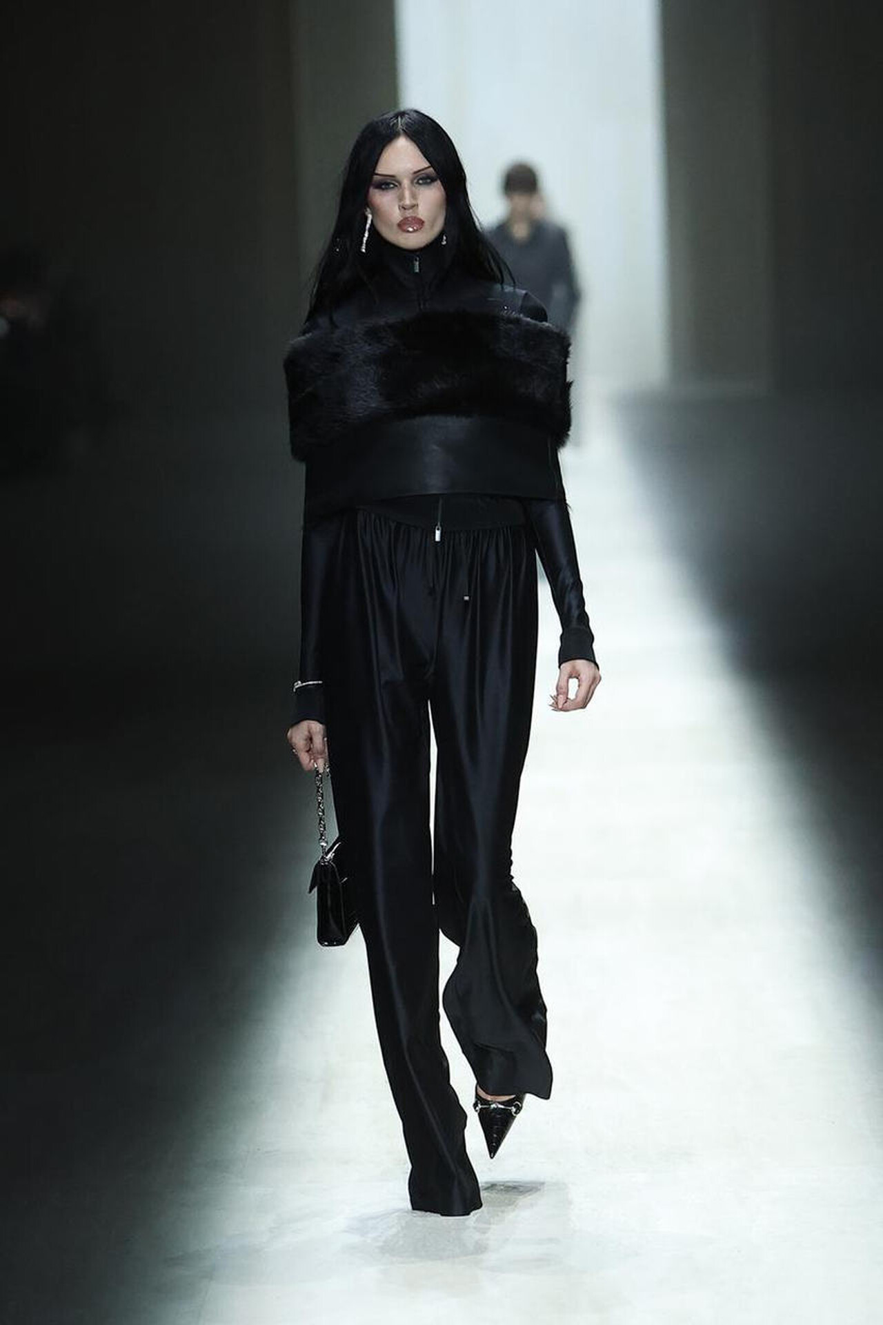 디자이너 바뀌고 처음 공개된 구찌 여성복 신상