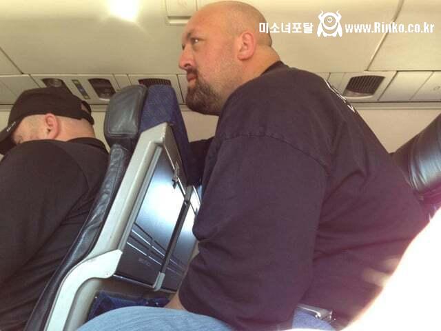 WWE 빅쇼 비행기 탑승 모습 1