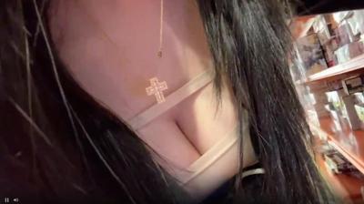 피규어 구경 카메라 앞에 드리밀어주는 가슴골 1