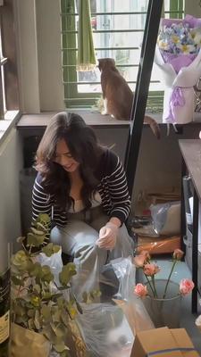 꽃집 사장님 몸매 화제, 꽃보다 아름다운 비주얼과 스타일 1