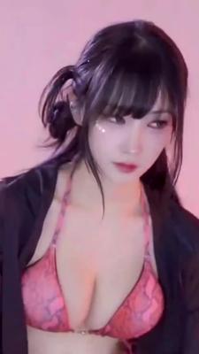 비키니 브라 통통 튀는 미드 가슴골 1