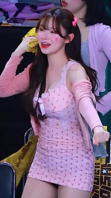 [김나연] 김나연 치어리더 핑크 원피스 레전드 영상, 시선 강탈한 매력 포인트 1