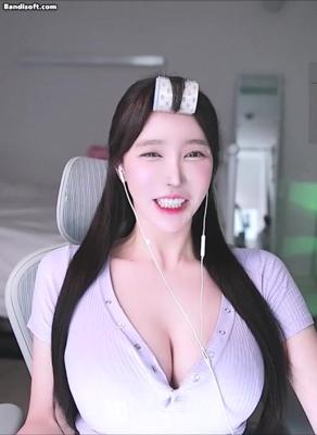 그저 웃는건데 너무 폭력적임 ㄷㄷ 1