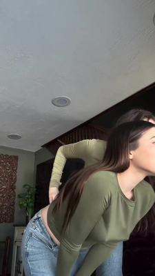 여성들 사이에서 자주 하는 장난과 친밀감 표현 방법 1