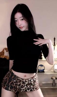 얘는 노출 별로 안해도 그냥 몸이 야함 1