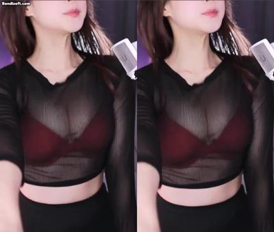 빨간 브라가 선명히 보이는 시스루 1