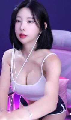 흰나시 가슴골 꿀바디 몸매 자랑 1