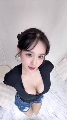 눈이 가는 가슴골 1