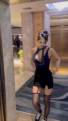 끌리는 엘베녀 1