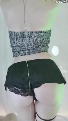 팬티가 대놓고 보이는 치마 길이 1