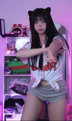 바지가 심하게 짧은 다크엘프 1