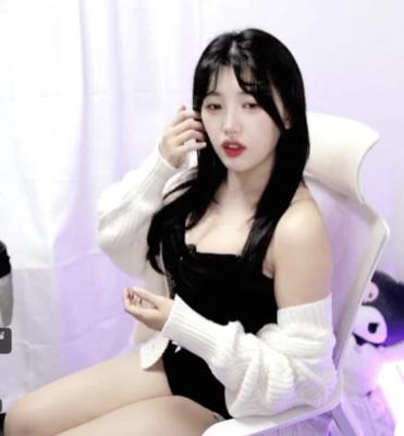 여자끼리 키스하기 1