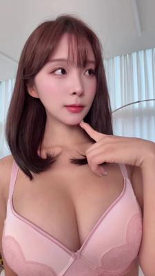 핑크 브라 청바지 몸매 1