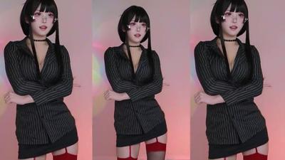 오피스룩에 빨간 가터벨트 조합 1