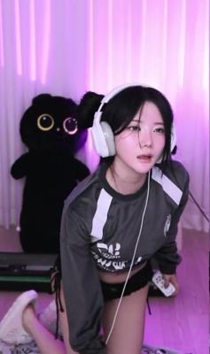 이건 리액션도 리액션인데 눈빛이 너무 야한데?? 1