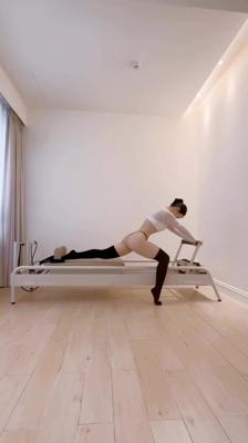 골반 지리는 필라테스녀 1