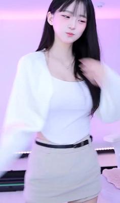 양유정이 몸매 지리고 이쁘긴 함.. 1