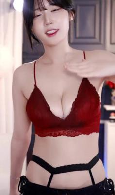 검정 핫팬츠 레드 란제리 묵직 가슴골 바우치 1