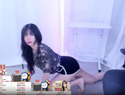 부끄러워하는 표정이 ㄹㅇ 머꼴 포인트 1