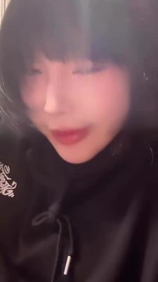 갑자기 가슴 보여주는 강인경 ㄷㄷ 1