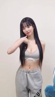 회색 CK 브라 착용한 과즙세연 제로투 1