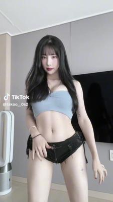 김우유는 알가슴 그 자체네요 1