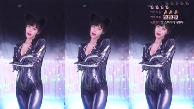 가슴골 잘보이는 스파이더 슈트 ㅗㅜㅑ 1