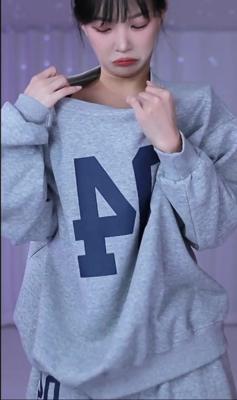 맨투맨티 내려서 가슴골 1