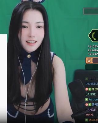 진심이 느껴지는 스타여캠 노출 의상 1