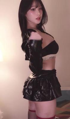 치마가 심하게 짧은데 ㄷㄷ 1