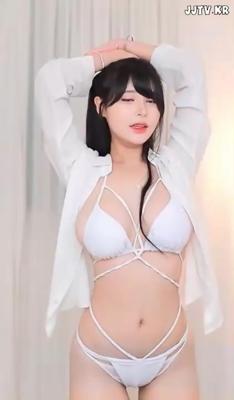 스트랩 흰 비키니 제로투 몸매 1