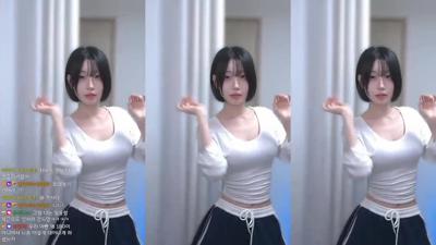 21살 / 키 166 / 몸무게 43-44kg 여캠 피지컬 1