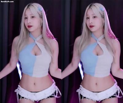 외모+몸매에 비해 덜 뜬 여캠 1