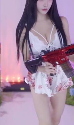 헤비머신건 화이트 꽃무늬 슬립 가슴골 1